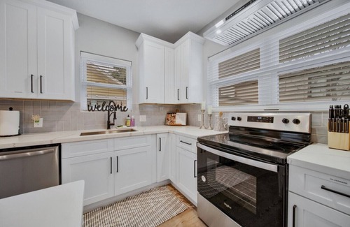 South Central Houston House | Gated Home and Parking | Sleeps up to 24