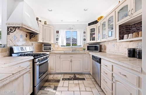 Thousand Oaks House | Gated property, main house 4bed 3bath amazing large pool.
