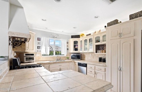 Thousand Oaks House | Gated property, main house 4bed 3bath amazing large pool.