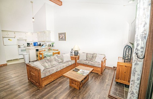 Mendon Condo | Gateway Condo Unit 25 - 12 to 15 minute drive to Killington Mountain
