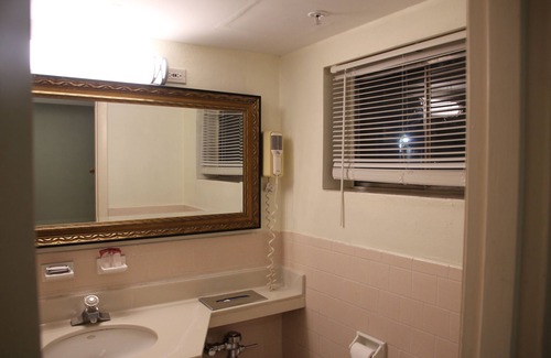 Bedford House | Gateway for weekend and enjoy our pool