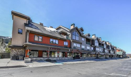 Mountain House House | Gateway Lodge 5061 by SummitCove Lodging