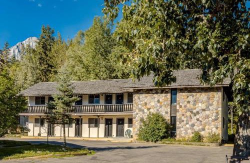 Harvie Heights House | Gateway Suites Charming Stay perfect for 4 Guests
