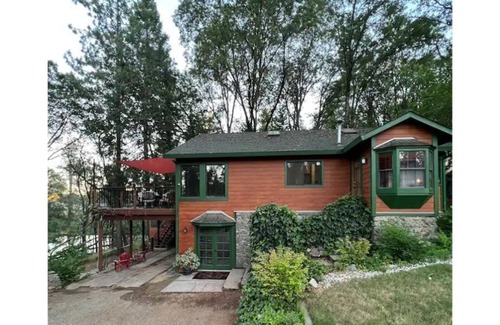 Chicago Park House | Gateway to Tahoe-Clavey Winery Cottage in the Sierra Foothills Wine Country.