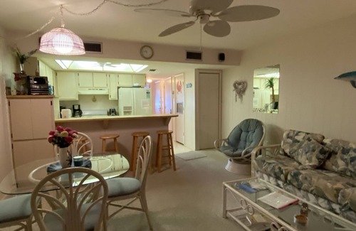 Fort Myers Beach Condo | Gateway Villas #698 - Modern Beachfront Condo with Amazing View