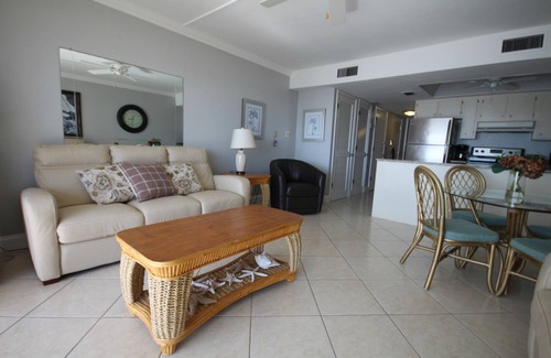 Fort Myers Beach Condo | Gateway Villas #295 - Beachfront condo