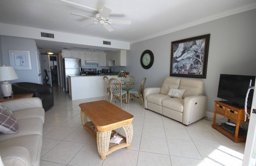Fort Myers Beach Condo | Gateway Villas #295 - Beachfront condo