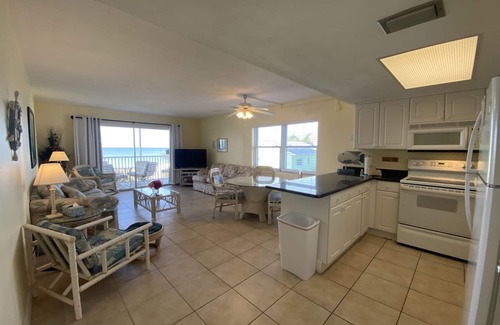 Fort Myers Beach Condo | Gateway Villas #299- Beachfront condo