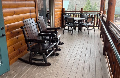Gatlinburg Condo | Gatlinburg Fall Foliage Season! October 17-24, 2025