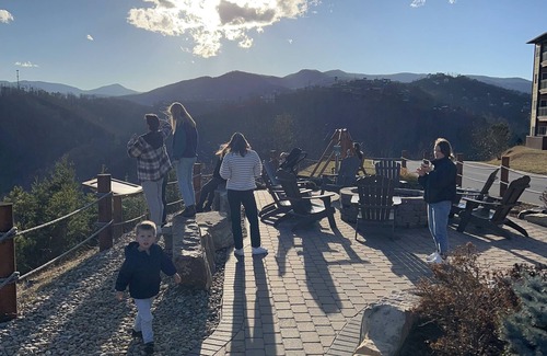 Gatlinburg Condo | Gatlinburg Fall Foliage Season! October 17-24, 2025