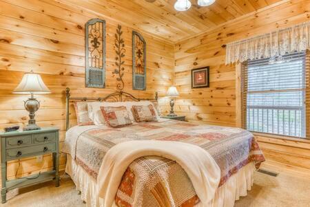 Gatlinburg House | Gatlinburg Home with Mountain Views