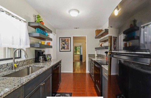 Gainesville House | Gator Springs ~ Close to Hospitals, Springs & UF