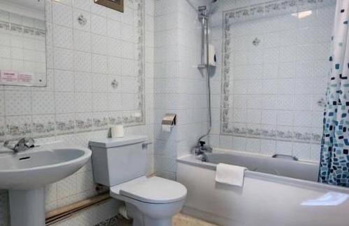 Horley Bed & Breakfast | Gatwick Castle B&B