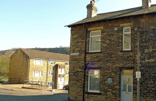 Mytholmroyd Cottage | 2 bedroom accommodation in Mytholmroyd near Hebden Bridge