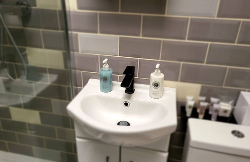 Sutton Coldfield Apartment | Beautiful serviced flat with parking & free Wi-Fi