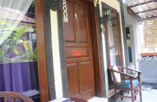 Batu Bolong House | Gedul Homestay