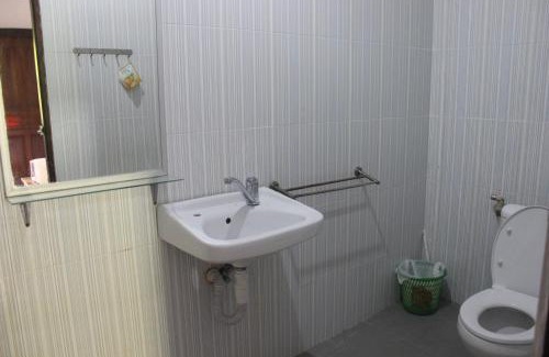 Batu Bolong House | Gedul Homestay