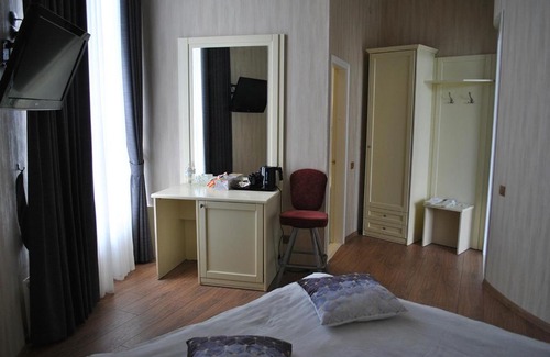 Dzerzhyns'kyi District Hotel | Gelios