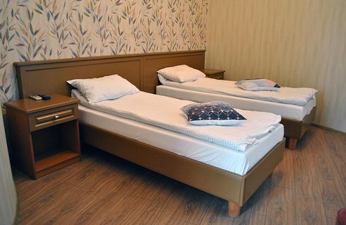 Dzerzhyns'kyi District Hotel | Gelios