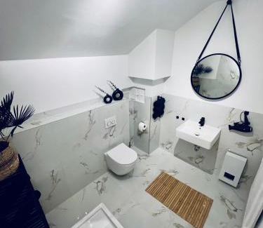 Homburg Apartment | Gemütliches Loft in Homburg - Komfort & Charme direkt an der Uniklinik mit Küche und Bad