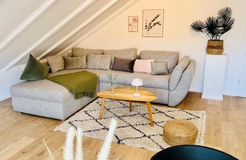 Homburg Apartment | Gemütliches Loft in Homburg - Komfort & Charme direkt an der Uniklinik mit Küche und Bad