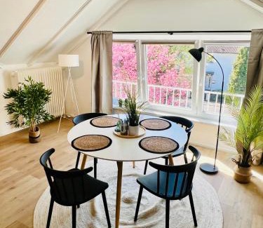 Homburg Apartment | Gemütliches Loft in Homburg - Komfort & Charme direkt an der Uniklinik mit Küche und Bad