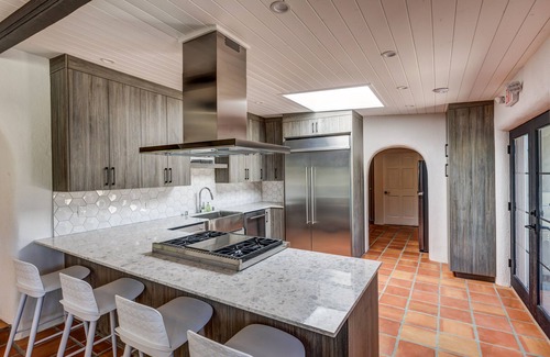 Taos House | Gem Hacienda-Taos, NM-Thanksgiving in a Luxe Home-9 bedrooms-Sleeps 30-Book Now!