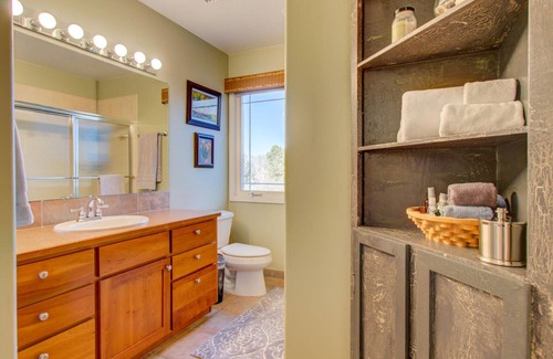 Mead Apartment | Gem of the Lake ~2nd Floor Suite~Private Entrance~Lakefront & MT Views~Gorgeous!