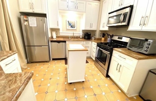 The Palisades House | Gem with Parking in DC Palisades Village