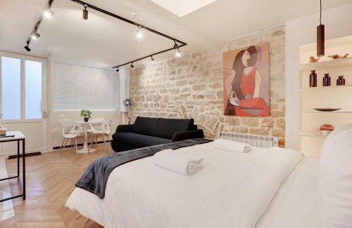 Montmartre Apartment | GemBnB Luxury Apartment in Paris - Abbesses - Montmartre