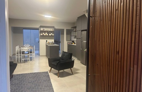 Joinville House | GEMINADO CASA 4 ALTO PADRÃO 3 QUARTOS