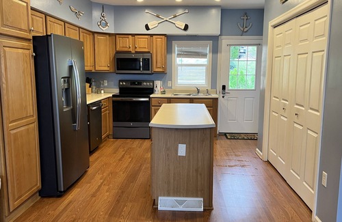 Moneta House | Gentle Slope, Firepit, Safe No Wake Cove, Game Room, Large Dock. Fun for all!