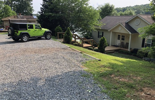 Moneta House | Gentle Slope, Firepit, Safe No Wake Cove, Game Room, Large Dock. Fun for all!