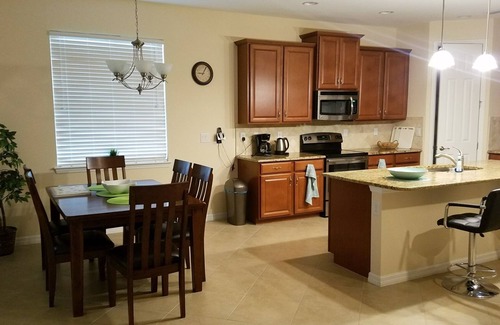 Laurel House | GEORGEOUS HOME ONLY 3MILES AWAY FROM NOKOMIS BEACH