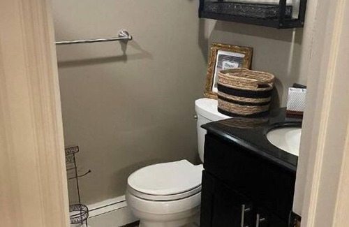 Elmont Apartment | GEORGEOUS PRIVATE UNIT IN QUIET RESIDENTIAL NEIGHBORHOOD