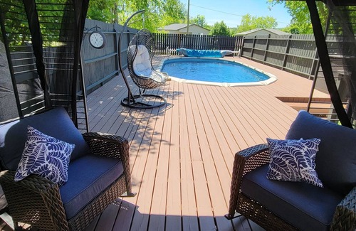 Penetanguishene Cottage | Georgian Bay Escape - Perfect getaway right by the lake. Private deck w/pool.