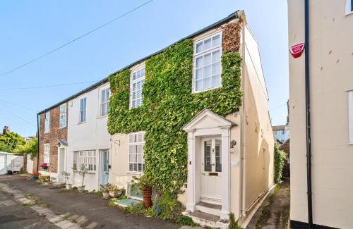 Deal House | Georgian Coach House in a Prime Location in Deal