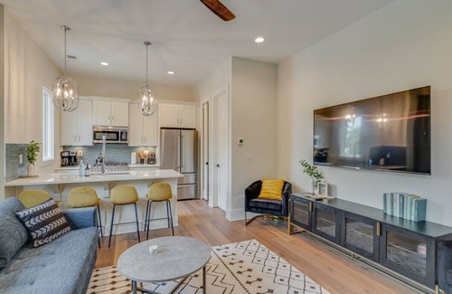 Germantown House | Germantown Retreat with Rooftop Patio