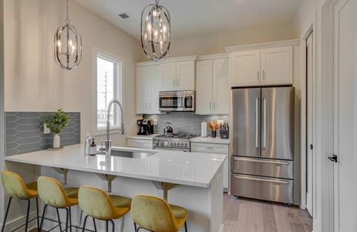 Germantown House | Germantown Retreat with Rooftop Patio