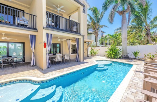 Siesta Key Village House | Gertrude's Siesta | 6 Terraces, Rooftop, Pool, 1-min to Beach and Village!