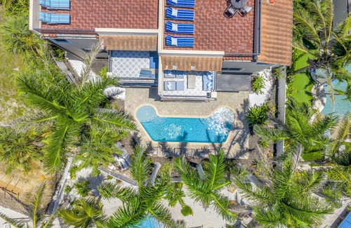 Siesta Key Village House | Gertrude's Siesta | 6 Terraces, Rooftop, Pool, 1-min to Beach and Village!
