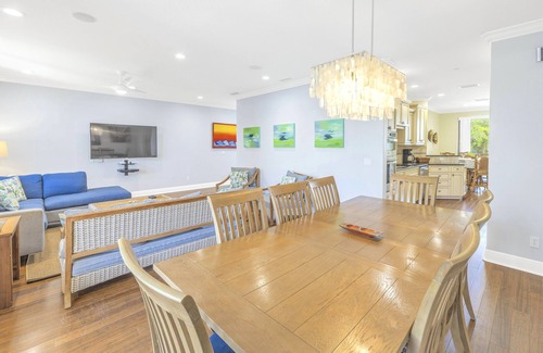 Siesta Key Village House | Gertrude's Siesta | 6 Terraces, Rooftop, Pool, 1-min to Beach and Village!
