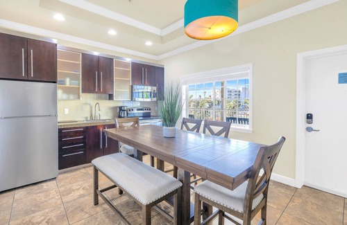 Siesta Key House | Gertrude's Siesta | Pool, Jacuzzi! 1-minute to Beach! 4-min Dining & Music!