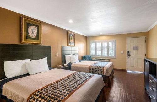 Artesia House | Get a solid deal on a simple stay!