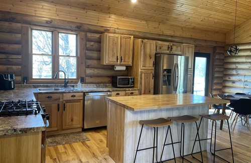 River Falls House | Get away from everything, be close to everything!