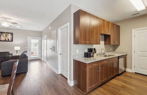 Tifton Apartment | Get comfortable and enjoy plenty of extra room at this spacious place
