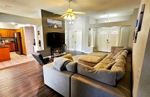 The Villages House | Get it all - Pool, Jacuzzi, Golf View, & Golf Cart