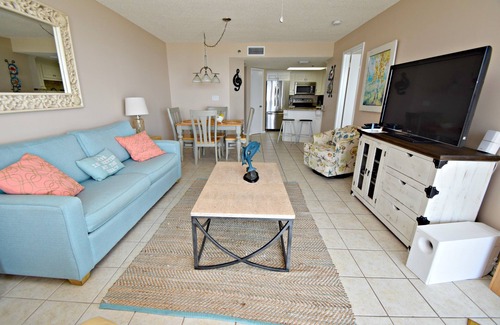 Orange Beach Condo | ☀️Get knee deep in the water somewhere. Come on down y'all!🐠🌴