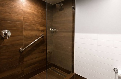 Marathon Resort | Get Ready for Adventure! 2 Great Units, Free Parking, Tennis Courts, Hot Tub