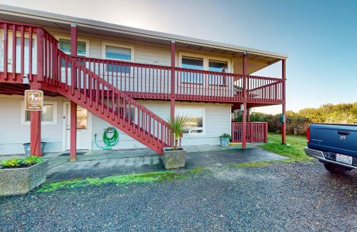 Rockaway Beach Apartment | Getaway #10